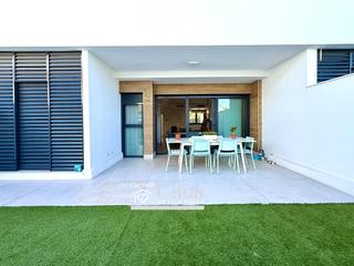 Casa adossada a Vistahermosa. Adosado seminuevo de 262 m2 y 5 habitaciones en vistahermosa