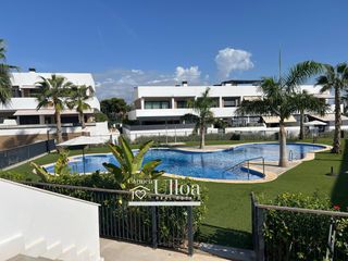 Reihenhaus in Vistahermosa. Adosado seminuevo de 262 m2 y 5 habitaciones en vistahermosa