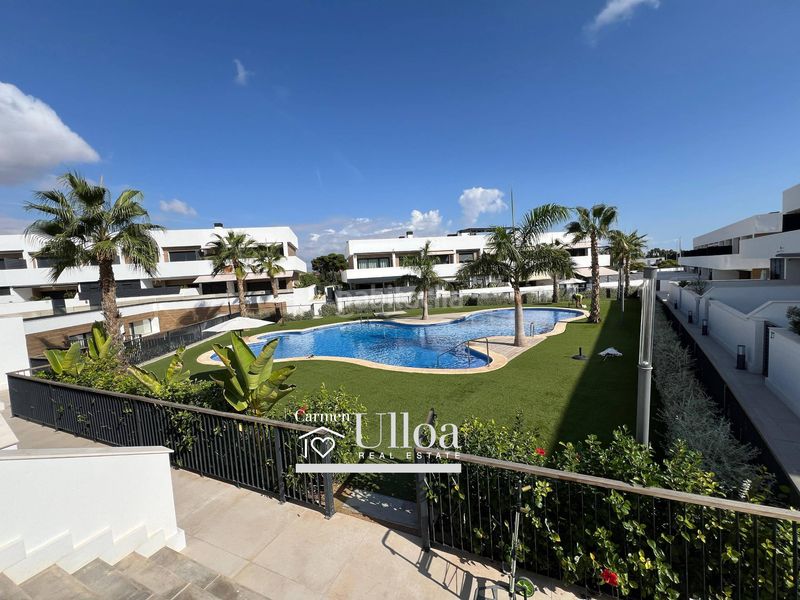 Foto a650a974-989b-4efe-b542-24abd8ab9304. Casa adossada amb calefacció aparcament piscina a Alicante
