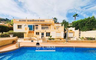 Chalet  Calle avellano. Amplia casa familiar con vistas al mar, privacidad y gran potenc