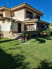 Haus  De la albufereta. Elegante villa independiente con amplio jardín y piscina en vist