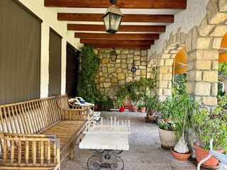 Casa in Vistahermosa. Elegante villa independiente con amplio jardín y piscina en vist