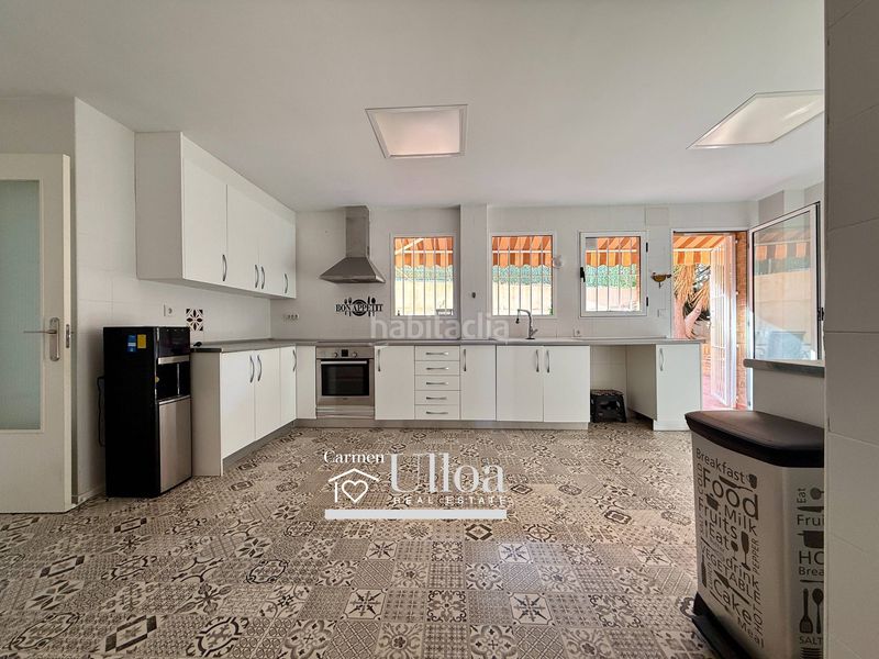 Foto 00043ff1-d99e-4db0-9075-e627d74df105. Casa adossada amb calefacció aparcament piscina a Alicante