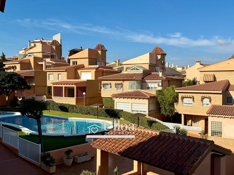 Foto a35726b2-79ff-494e-903b-49a6eef1cd23. Casa adossada amb calefacció aparcament piscina a Alicante