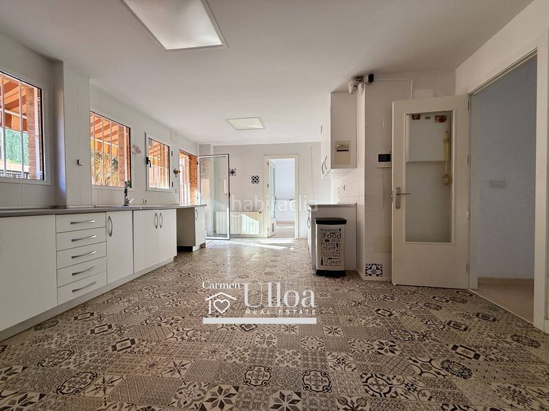 Foto f59ffc8c-3b6e-4d04-9a28-822bb7fd379d. Casa adossada amb calefacció aparcament piscina a Alicante