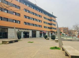 Affitto Posto auto  Carrer del mestre francesc civil. Plaça d'aparcament i traster