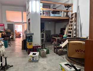 Gesch�ftsraum  Ronda de pedret. Local amb sostres alts i espais amplis