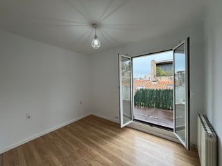 Appartement à Carrer de la cort reial 16. Àtic amb terrasseta per inversors