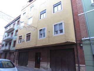 Etagenwohnung en Calle yage de salas 22. Piso con 3 habitaciones con calefaccin