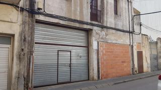Casa a Sant josep 8. Casa de pueblo  muy grande y con local tipo nave industrial