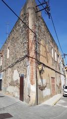 Casa a Sant Celoni. Casa de pueblo del 1910 esquinera muy bien situada