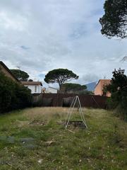 Terreny residencial a Riells i Viabrea. Terreno muy amplio parcialmente vallado