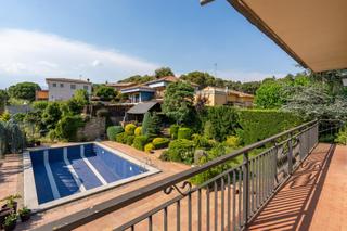 Chalet en Sant Celoni. Espectacular torre en el turo de la mare de deu del puig