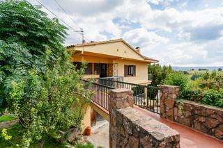 Xalet a Sant Antoni de Vilamajor. Torre a cuatro vientos can sauleda