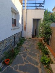 Casa adossada a Sant Celoni. Casa situada en zona residencial