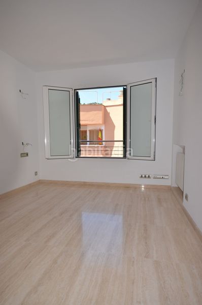 Foto ee26641f-c82f-4dbf-a08c-ad892b7d8bf7. Àtic amb calefacció aparcament a port d´Andratx Andratx