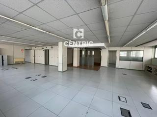 Local commercial  Avinguda del vallès. Promoción de locales, plazas de parking, oficinas y trastero.