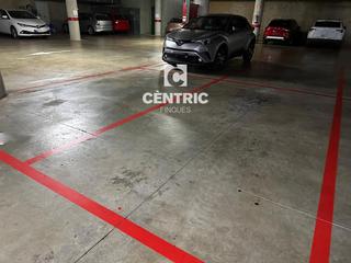 Autoparkplatz in Segle XX. Plaza de aparcamiento en la plaza terrassa industrial