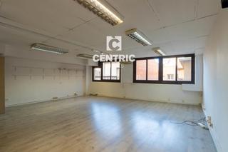 Location Bureau à Barri del Centre. Oficina de alquiler en el centro de terrassa.