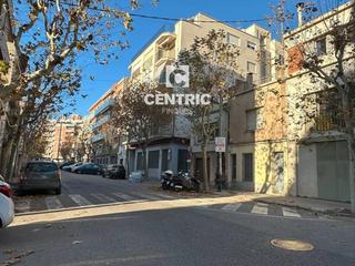Casa en Vallparadís - Antic Poble de Sant Pere. Edificio en venta en terrassa  barri de vallparadís