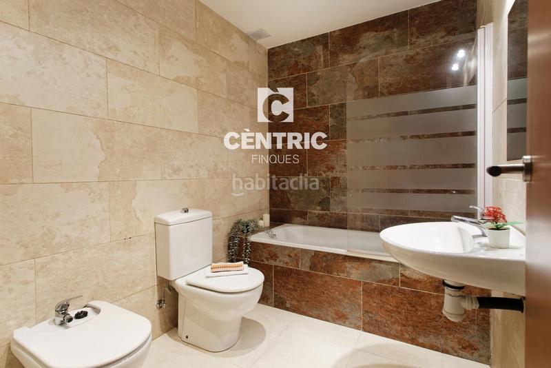 Foto 00e265ad-2028-453f-965c-de81ebc0d7f9. Casa adosada casa en el centro de cuatro habitaciones en Terrassa