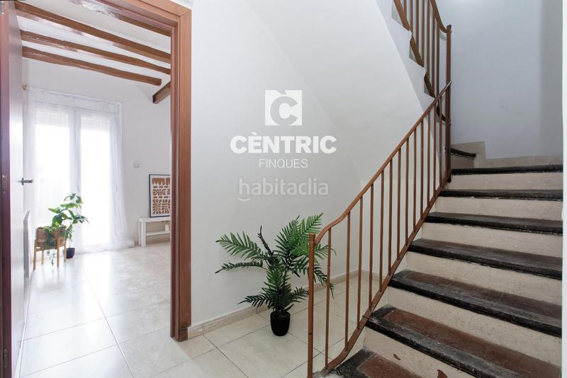 Foto 3be69ee3-7fd9-4c7c-8553-bd04af23f193. Casa adosada casa en el centro de cuatro habitaciones en Terrassa