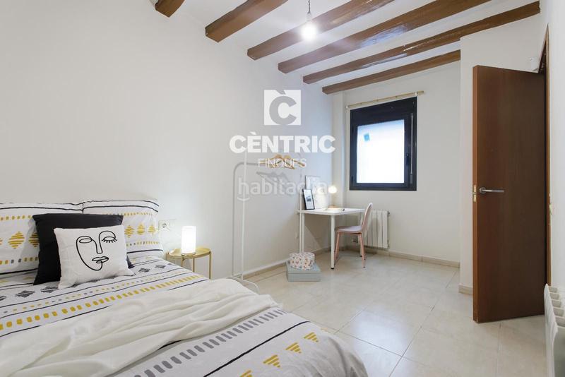 Foto b7cfc9f6-3d3d-4e6b-85d1-d2837ae44600. Casa adosada casa en el centro de cuatro habitaciones en Terrassa