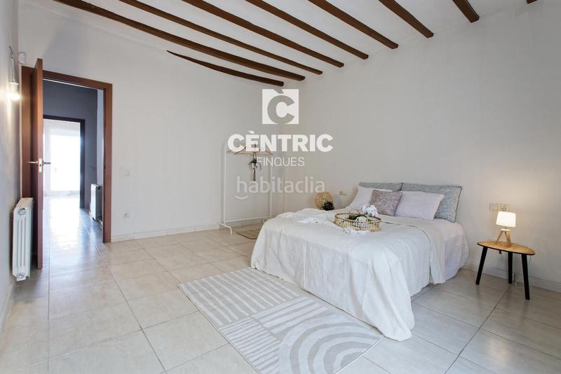 Foto bd2796f2-e55c-4119-92ef-b281ab26b610. Casa adosada casa en el centro de cuatro habitaciones en Terrassa