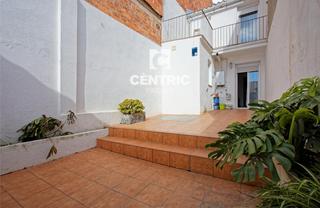 Maison jumelée à Barri del Centre. Casa en el centro de cuatro habitaciones