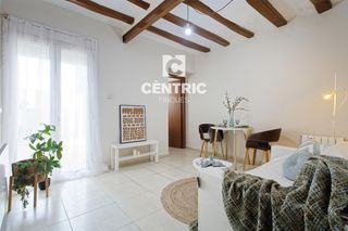 Casa adosada en Barri del Centre. Casa en el centro de cuatro habitaciones