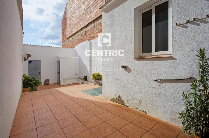 Foto f2de11b3-f106-408f-a155-b03726a2634f. Casa adosada casa en el centro de cuatro habitaciones en Terrassa