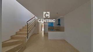 Dúplex en Barri del Centre. Piso reformado con 3 habitaciones y alquiler activo  inversión c