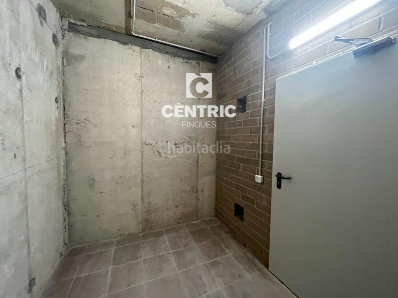 Foto 87e07280-67f5-45d5-9b5d-14cfe0161730. Parking coche plaza de aparcamiento con trastero. en Terrassa