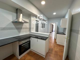 Miete Etagenwohnung in Vallparadís - Antic Poble de Sant Pere. Espacioso pis en el centro de terrassa.