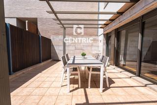 Casa adossada a Barri del Centre. Espacio, luz y exclusividad en el centro de terrassa