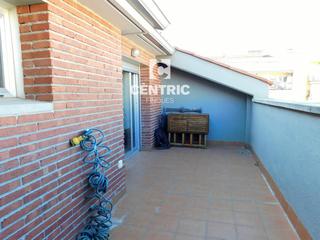 Duplex in Ca n'Aurell. Dúplex con terraza
