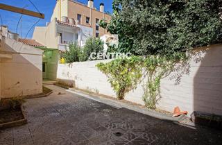 Maison à Torrent d'en Pere Parres. Casa esquinera con encanto en sant pere  terrassa.