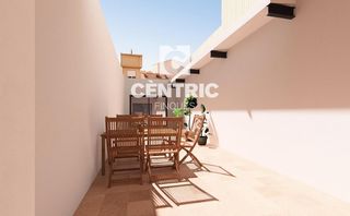 Etagenwohnung in Ca n'Aurell. Planta baja de obra nueva de 3 habitaciones con patio privado en