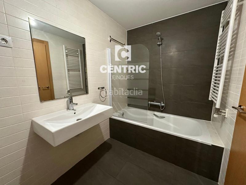 Foto 4377a580-1518-4518-a6dd-682aa57bc229. Location appartement avec chauffage parking dans Barri del Centre Terrassa