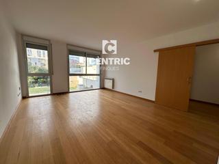 Miete Etagenwohnung in Barri del Centre. Piso de dos habitaciones dobles con plaza de parking.