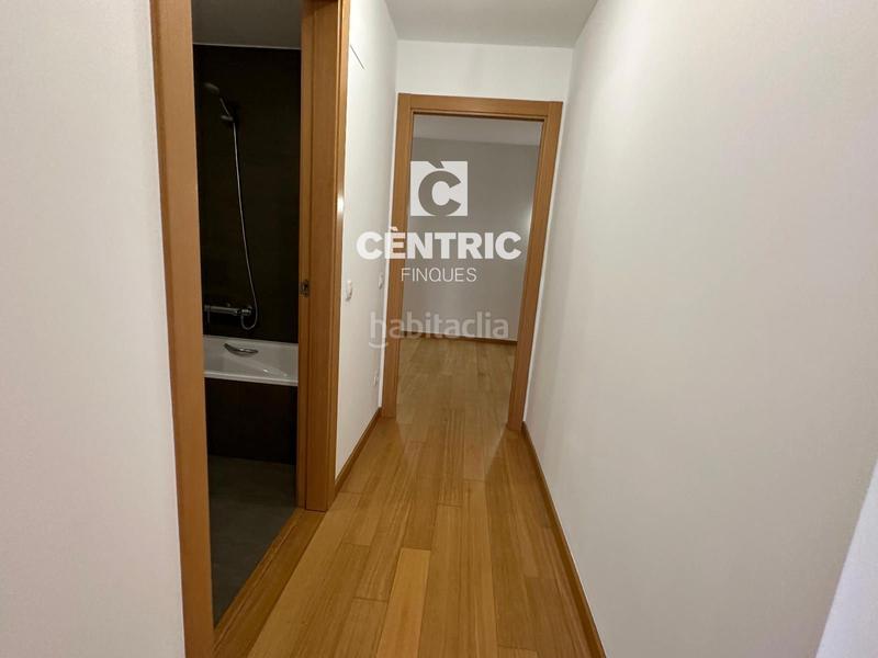 Foto 021257b7-9584-4698-b6ae-79e61efb9c2e. Rent flat with heating parking in Barri del Centre Terrassa