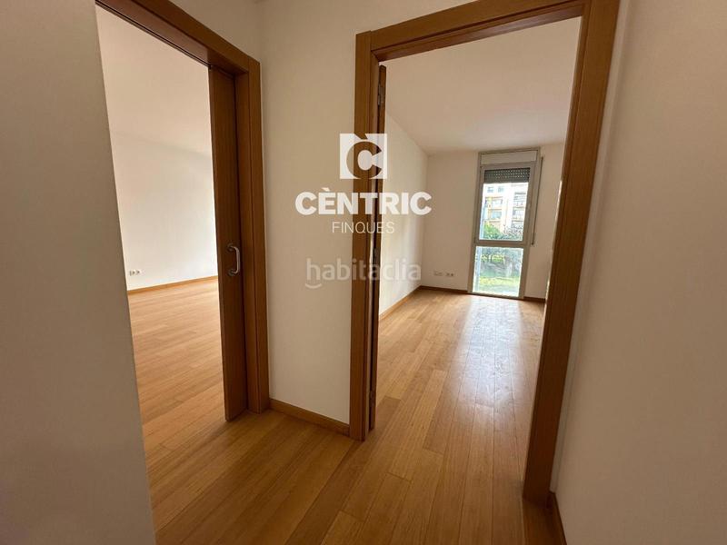 Foto e9ed75a4-679a-451d-80f5-8fc2b6366f97. Rent flat with heating parking in Barri del Centre Terrassa