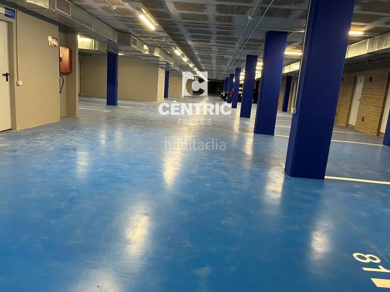 Foto 798931af-1656-445b-9047-b2b3dc74ae04. Alquiler parking coche plaza de aparcamiento con trastero. en Terrassa