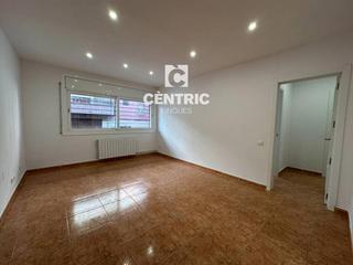 Location Appartement à Plaça Catalunya - Escola Industrial. Planta baja reformada de 3 habitaciones