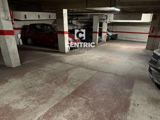 Aparcament cotxe a Torrent d'en Pere Parres. Francesc oller esquina montoriol plaza grande de 12m