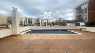 Pis  Mestre serrat. Piso con terraza, plaza de parking, trastero y piscina comunitar