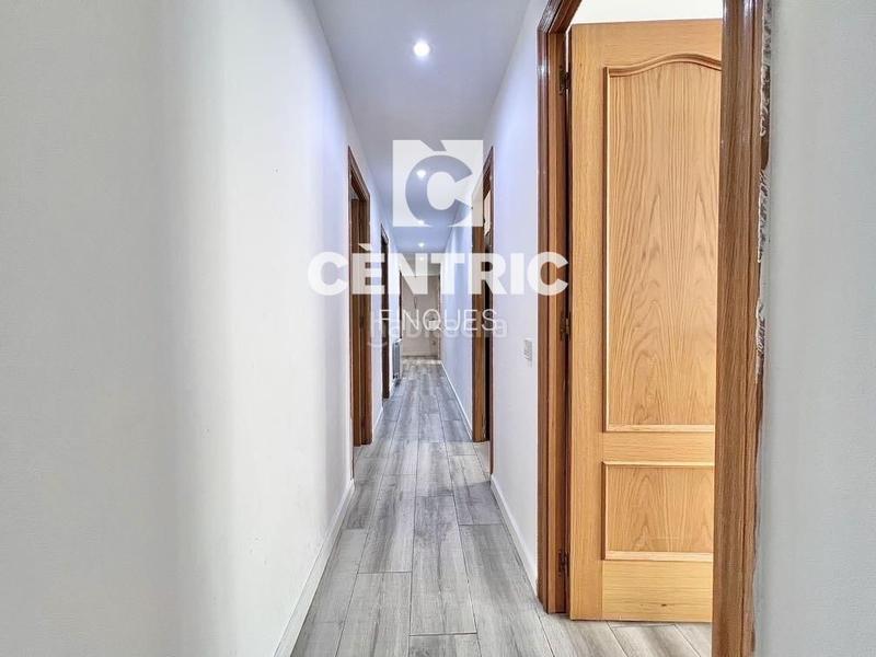 Foto 3b75bafa-b47a-4b88-8f8e-d86d4fd5bb36. Zweistöckige wohnung in Sant Pere Nord Terrassa