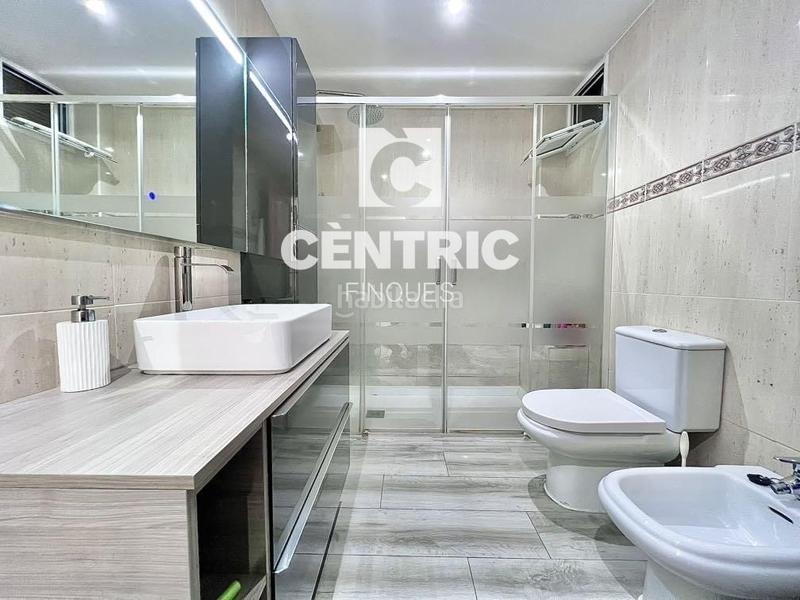 Foto df9827ba-b2f4-48c1-a730-95b4d6040098. Zweistöckige wohnung in Sant Pere Nord Terrassa