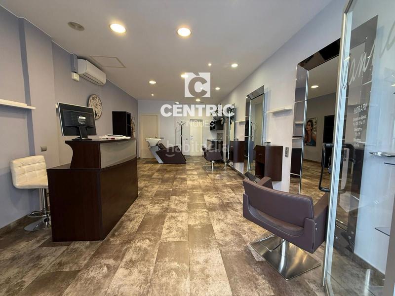 Foto 3475cb88-de16-4dcc-bbb3-fc03e6643503. Alquiler local comercial se alquila local comercial equipado para actividad de peluquería sant pere en Terrassa