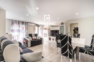 Flat  Rambla sant nebridi. Piso de tres habitaciones de diseño en el corazón del cementiri